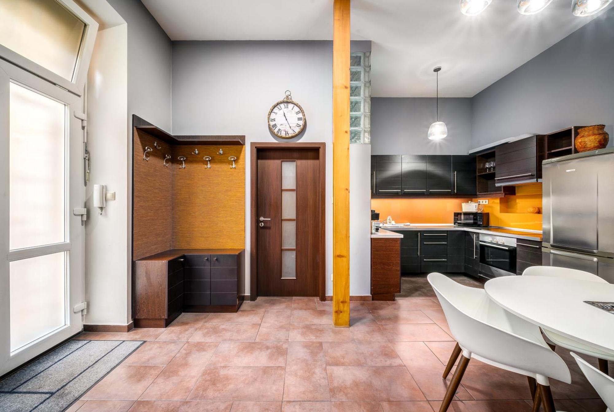 Oktogon Four Apartment